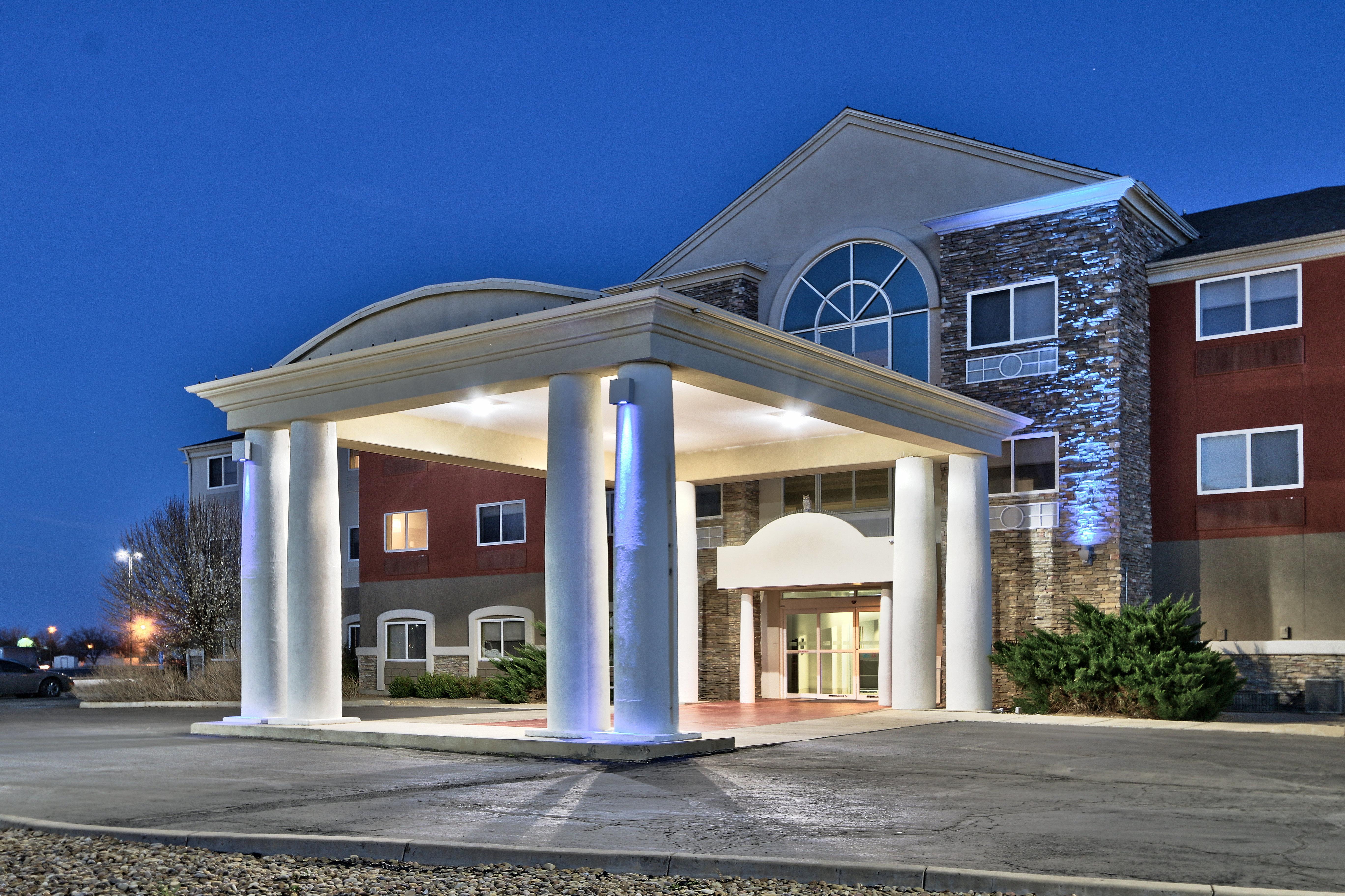 Holiday Inn Express & Suites Portales By Ihg Экстерьер фото