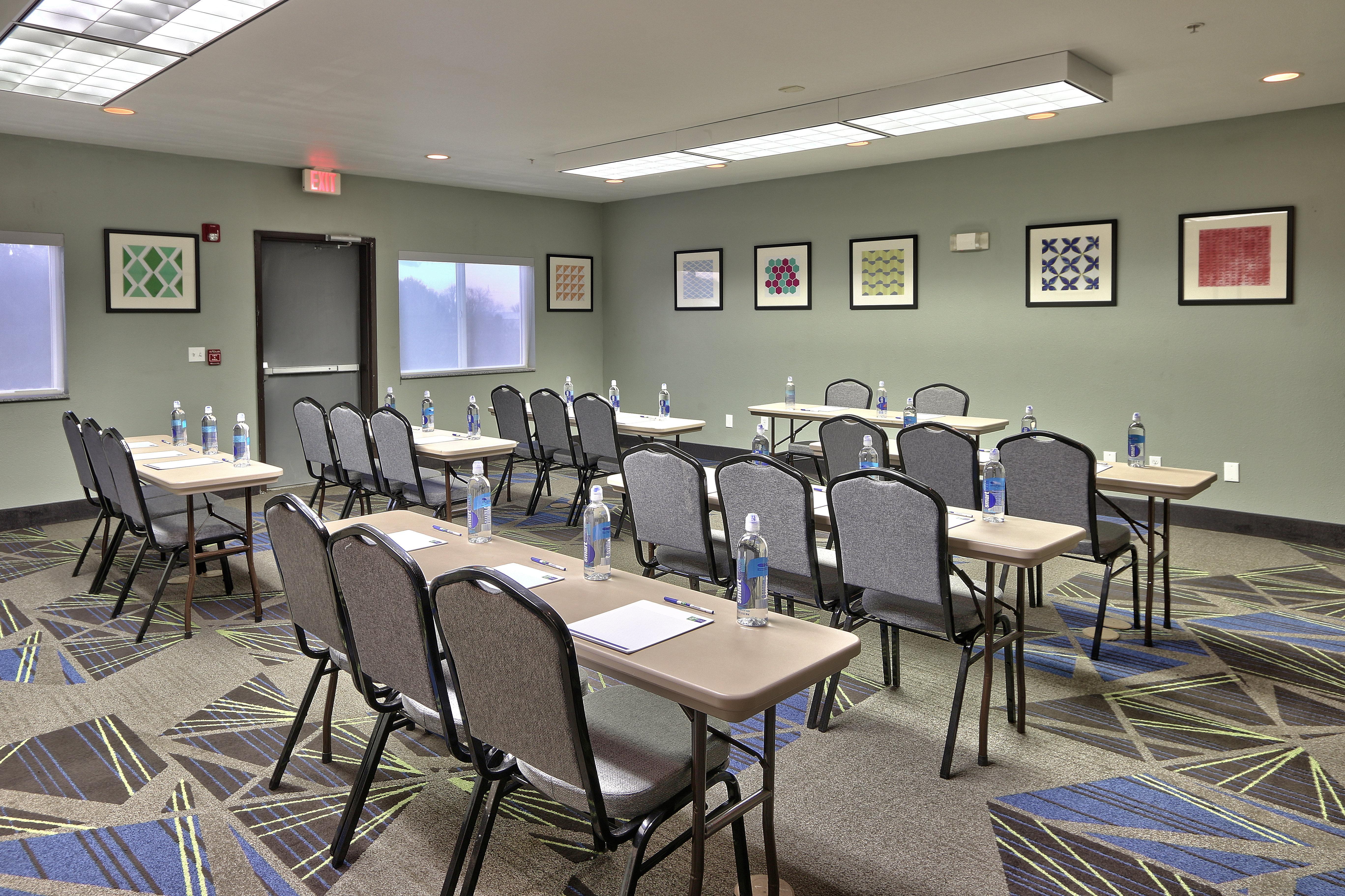 Holiday Inn Express & Suites Portales By Ihg Экстерьер фото