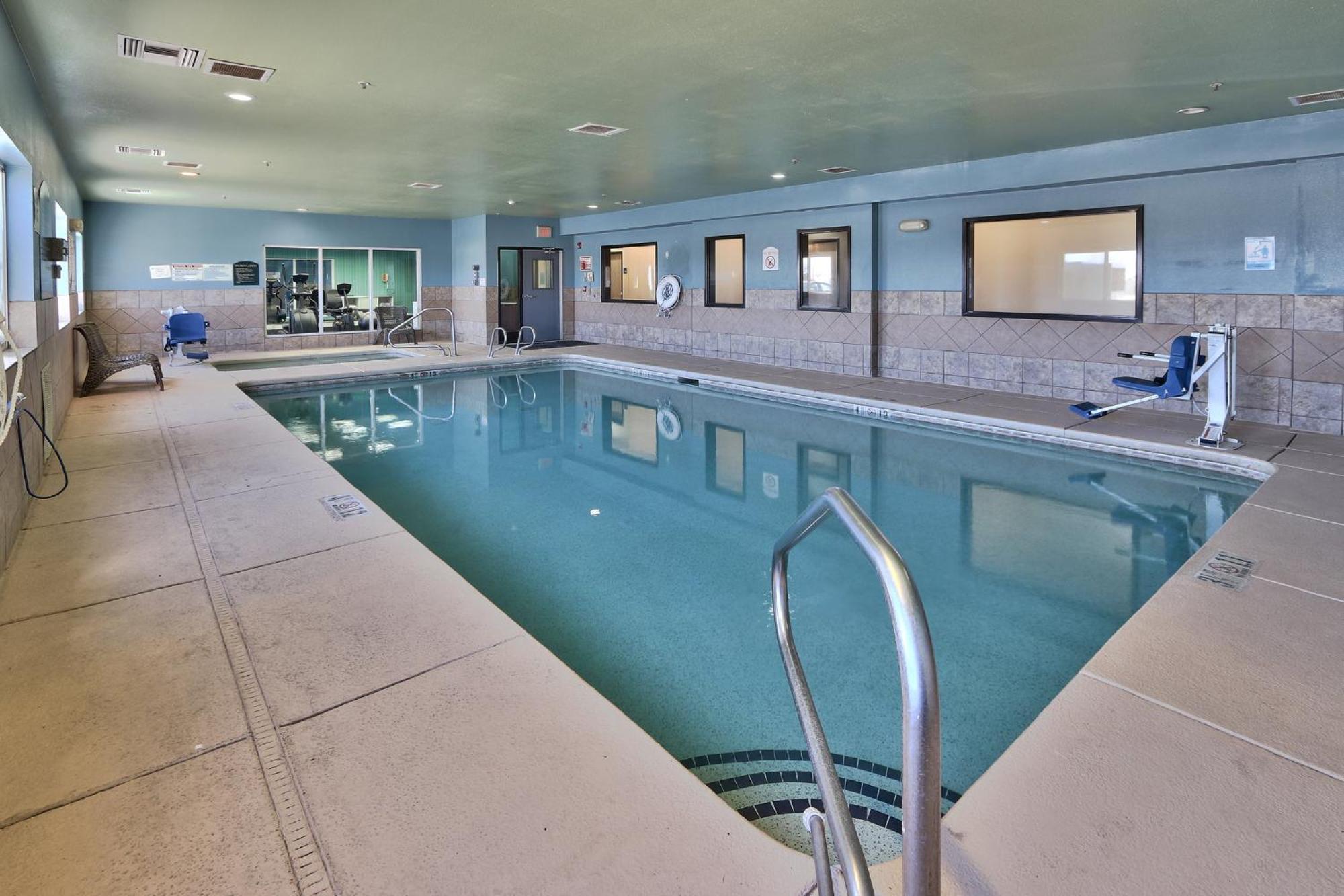 Holiday Inn Express & Suites Portales By Ihg Экстерьер фото
