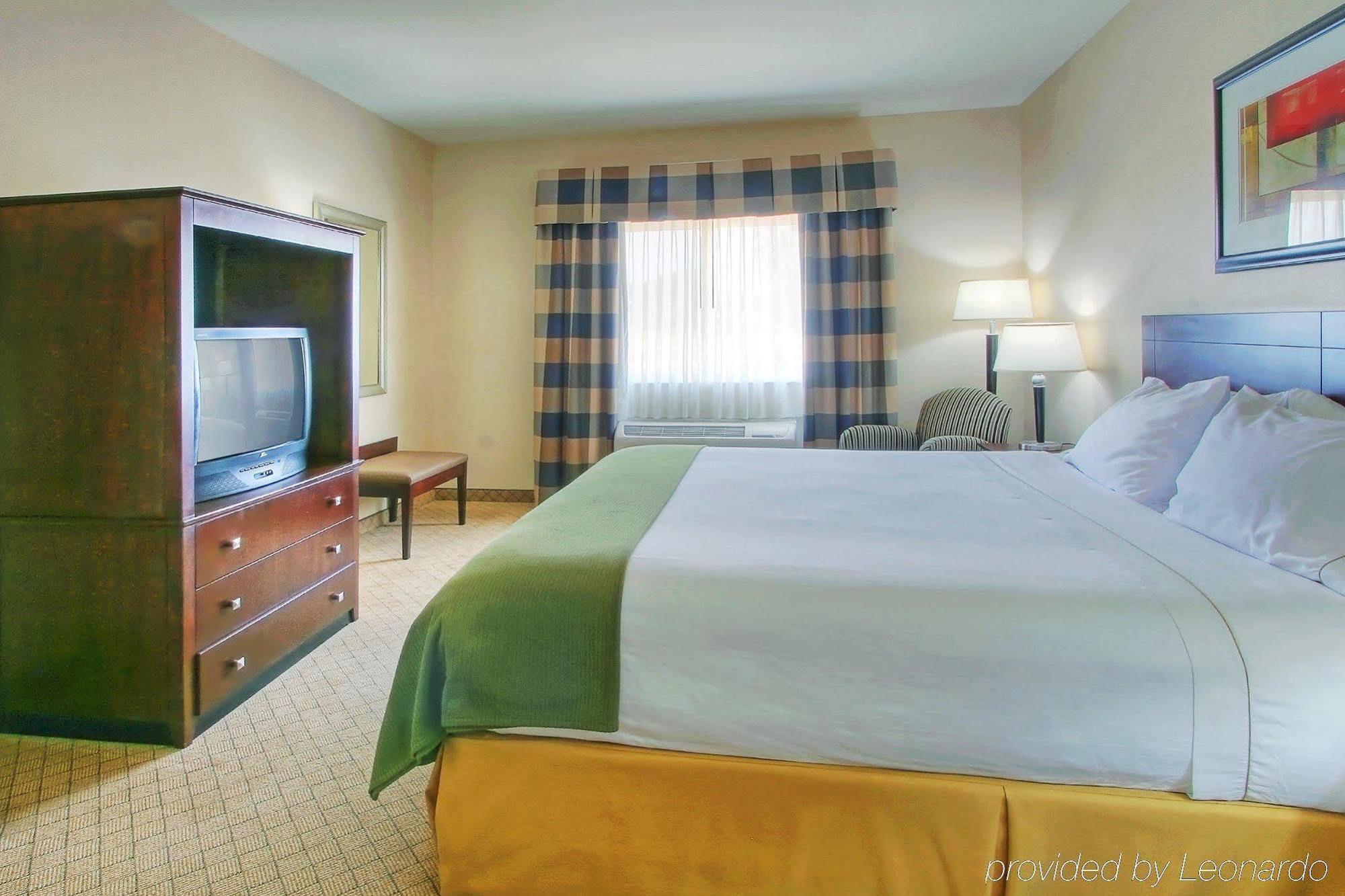 Holiday Inn Express & Suites Portales By Ihg Номер фото